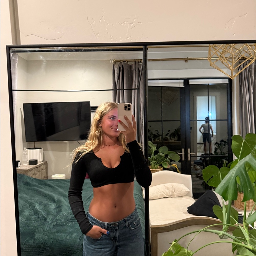 Black Long Sleeve Crop Top